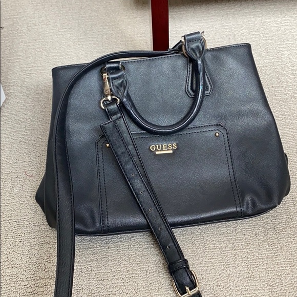 Authentic GUESS crossbody purse / satchel - Picture 5 of 6